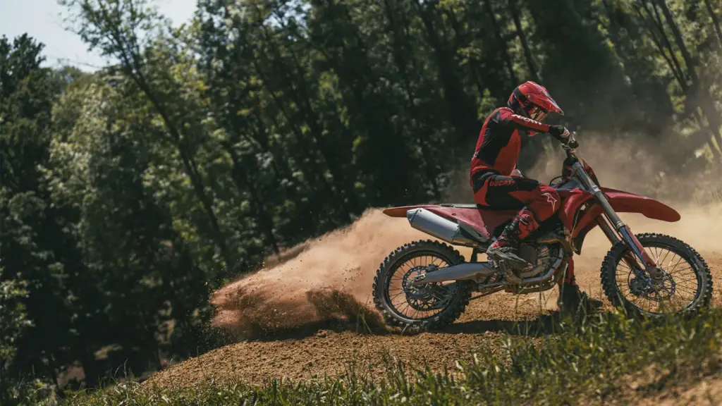 Ducati Desmo250 MX: la moto de cross que llega a 15.000 rpm y cuesta 10.595 dólares 1 Motor16 ducati desmo250 mx