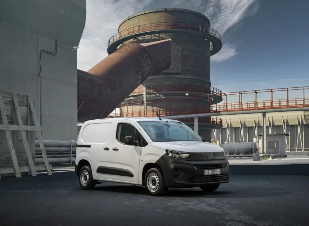 Stellantis Pro One lanza la Smart Compact Van, una nueva generación de furgonetas compactas pensada para los profesionales 6 Motor16 fiat professional doblo easy pro Motor16