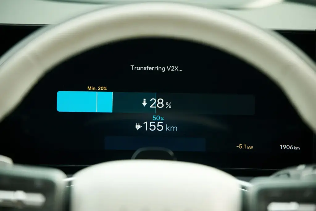 El Hyundai Ioniq 9 se convierte en una “mini-central eléctrica”, pero en España la red no lo permite 1 Motor16 El Hyundai Ioniq 9 se convierte en una “mini-central eléctrica”, pero en España la red no lo permite