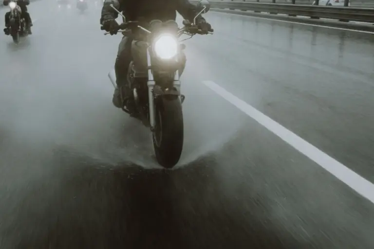 Honda desarrolla una inteligencia artificial para motos que anticipa baches y charcos en carretera