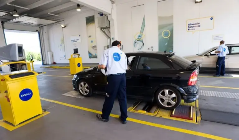 Cambios en la ITV: revisión obligatoria de baterías y ADAS para coches eléctricos