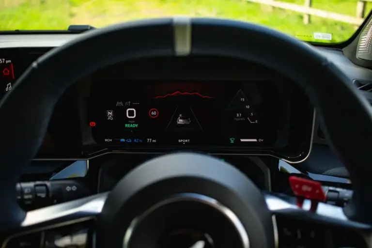 Lancia Ypsilon HF 2026: 280 CV eléctricos, diferencial Torsen y conducción autónoma nivel 2 con pantallas de 10,25 pulgadas
