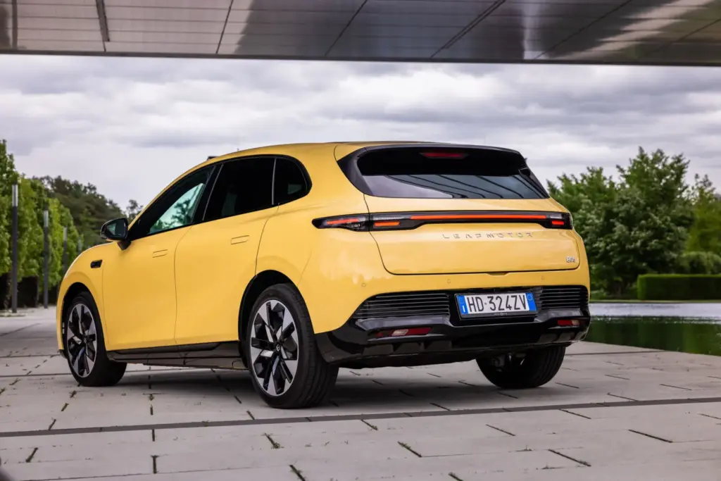 Primera prueba del Leapmotor B05: Compacto eléctrico afinado en Europa 16 Motor16 leapmotor b05 amarillo 12 Motor16