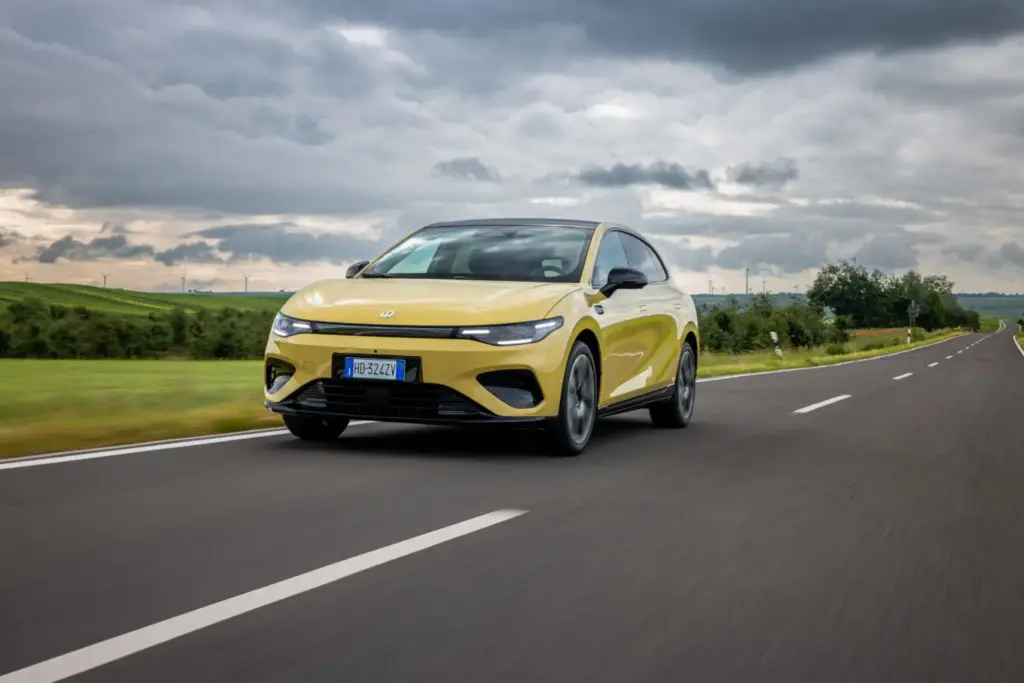 Primera prueba del Leapmotor B05: Compacto eléctrico afinado en Europa 52 Motor16 leapmotor b05 amarillo dinamico 10 Motor16