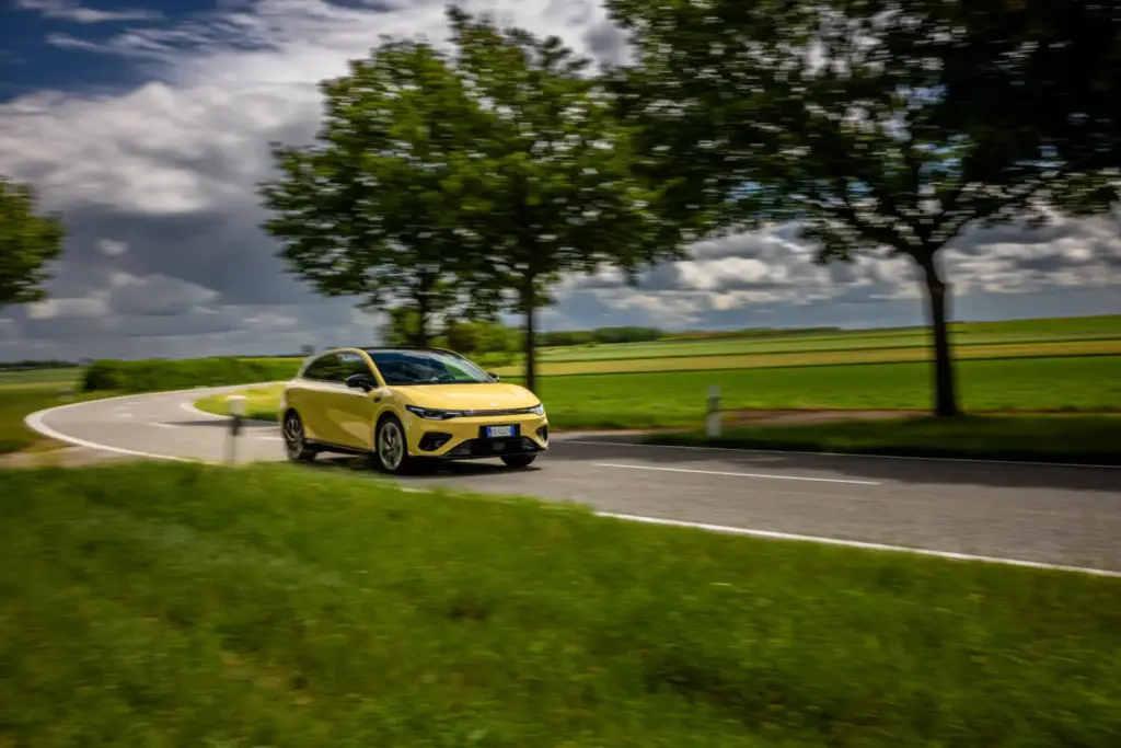 Primera prueba del Leapmotor B05: Compacto eléctrico afinado en Europa 67 Motor16 leapmotor b05 amarillo dinamico 28 Motor16