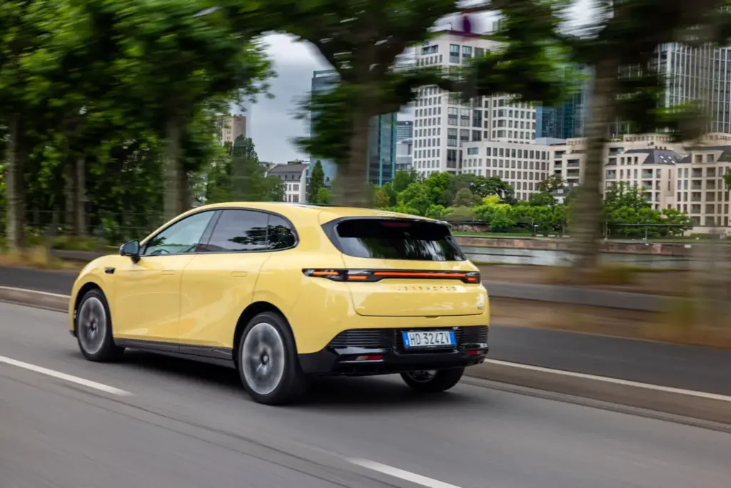 Primera prueba del Leapmotor B05: Compacto eléctrico afinado en Europa 58 Motor16 leapmotor b05 amarillo dinamico 4 Motor16