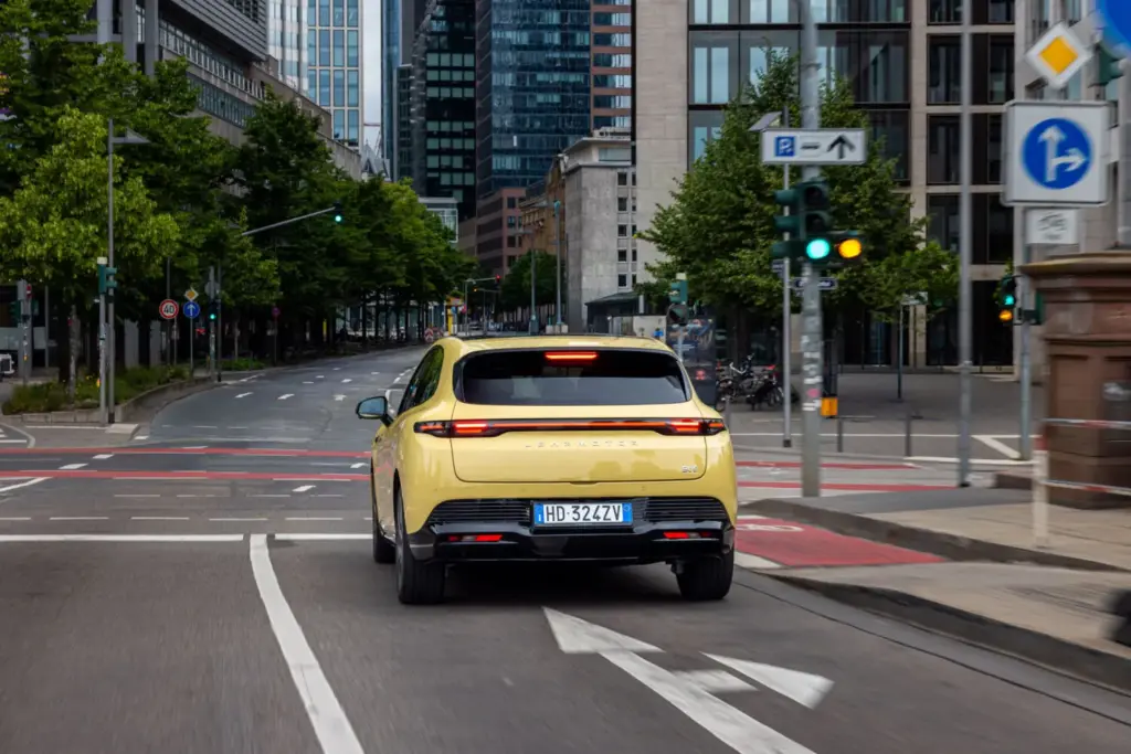 Primera prueba del Leapmotor B05: Compacto eléctrico afinado en Europa 57 Motor16 leapmotor b05 amarillo dinamico 5 Motor16