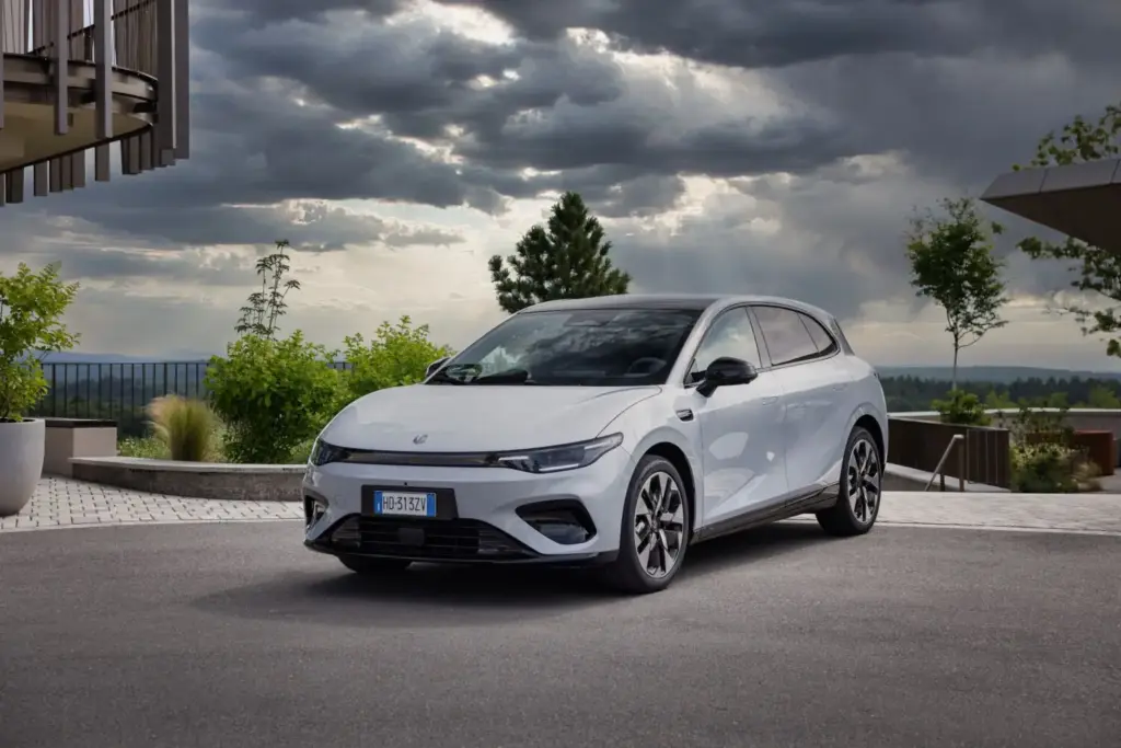 Primera prueba del Leapmotor B05: Compacto eléctrico afinado en Europa 29 Motor16 leapmotor b05 plata Motor16