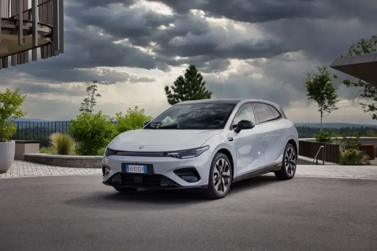 Leapmotor B05: el compacto eléctrico con 218 CV y ADAS que llega a España desde 19.500 euros