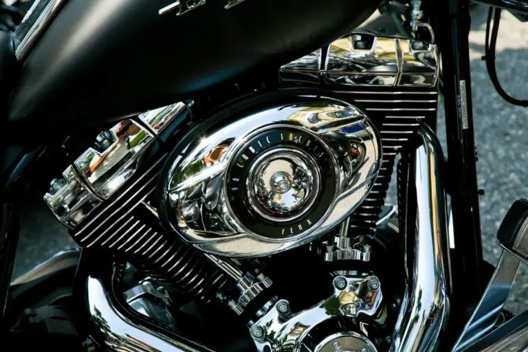 Moto Guzzi patenta un sistema híbrido para su V-Twin de 1042 cc que recupera el par perdido