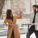 Normas para los patinetes en Valencia: multas de 200 euros por no llevar luces diurnas o chaleco reflectante