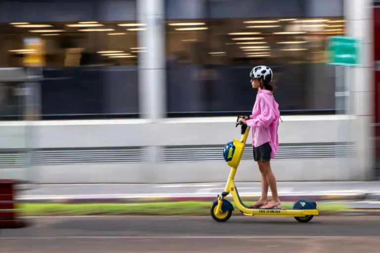Multa de 800 euros por no tener seguro obligatorio en tu patinete eléctrico: la nueva normativa DGT