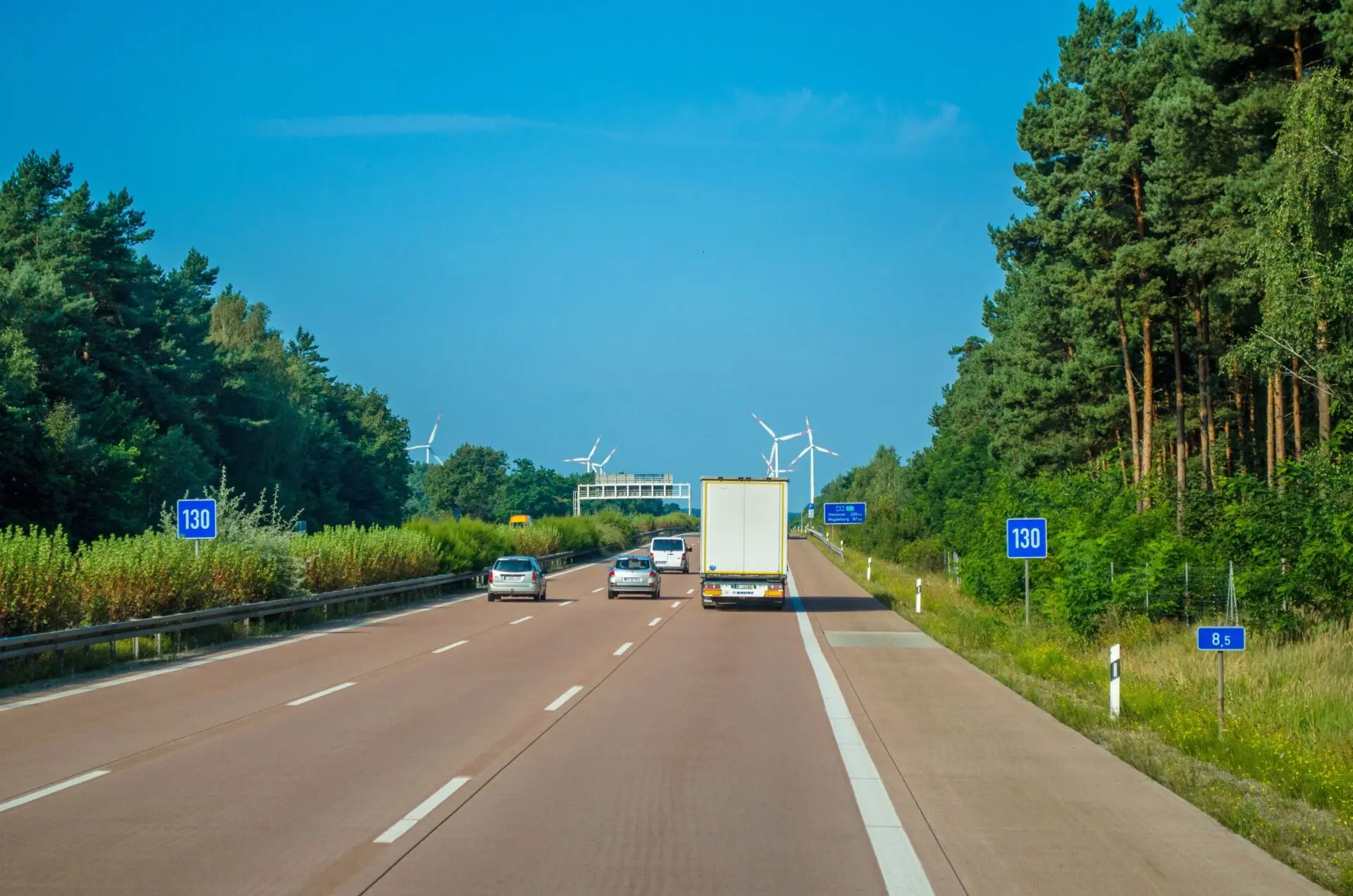 El BOE anuncia nueva velocidad máxima: el límite que te puede costar 600 euros este verano 1 Motor16 BOE velocidad máxima