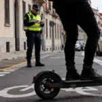 Nueva normativa en Italia para patinetes eléctricos: casco obligatorio y multas de hasta 800 euros