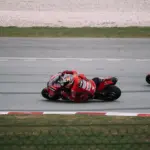 Pedro Acosta fallos KTM: el acelerador atascado que desata su furia en Assen