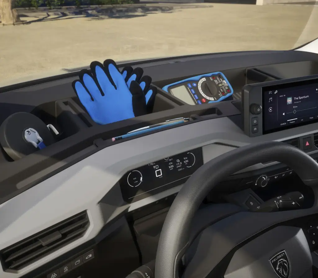 Stellantis Pro One lanza la Smart Compact Van, una nueva generación de furgonetas compactas pensada para los profesionales 13 Motor16 peugeot e partner active 2606cgi 450 fr mBtOKA Motor16