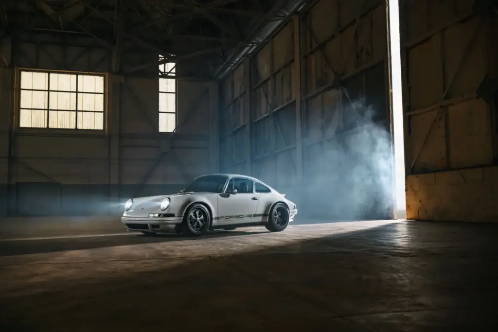 Este Porsche 911 964 supera en potencia específica al actual 911 GT3 8 Motor16 porsche 911 964 restomod theon 16 Motor16