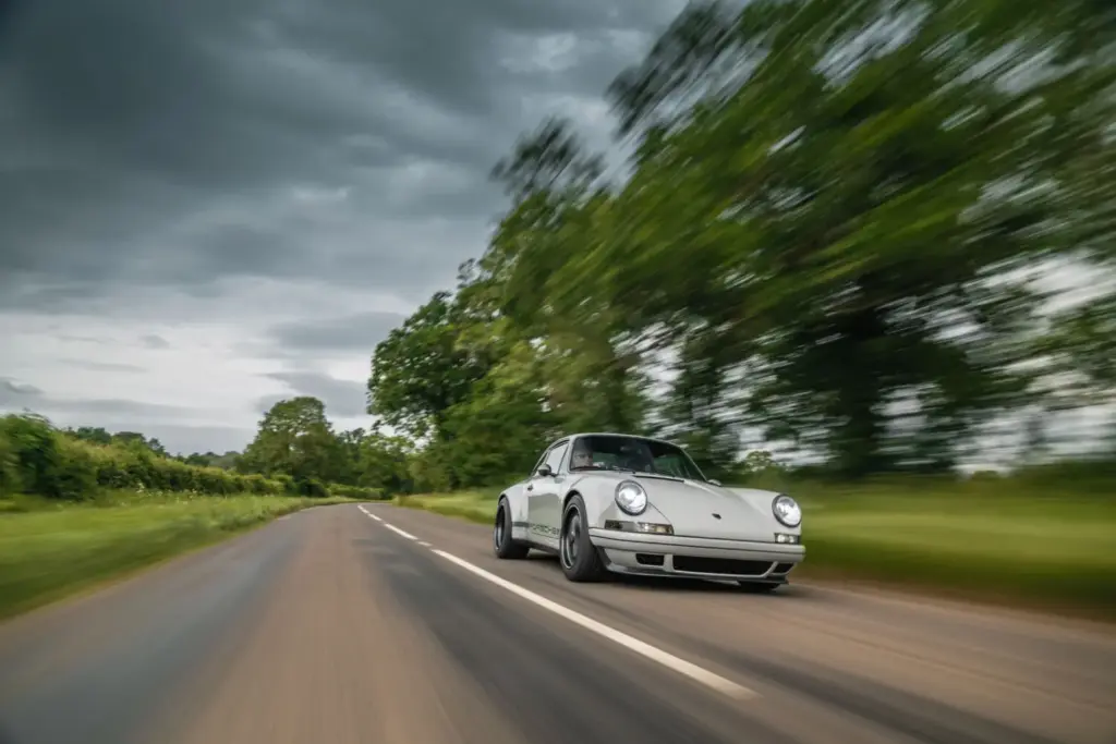 Este Porsche 911 964 supera en potencia específica al actual 911 GT3 20 Motor16 porsche 911 964 restomod theon 2 Motor16