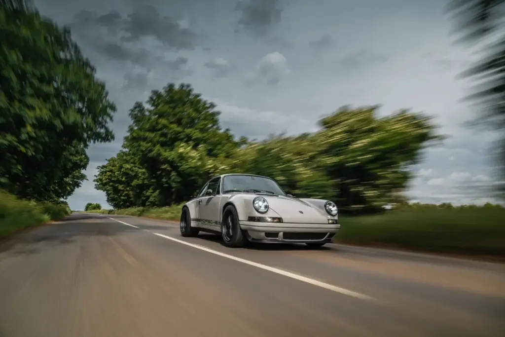 Este Porsche 911 964 supera en potencia específica al actual 911 GT3 54 Motor16 porsche 911 964 restomod theon 26 Motor16