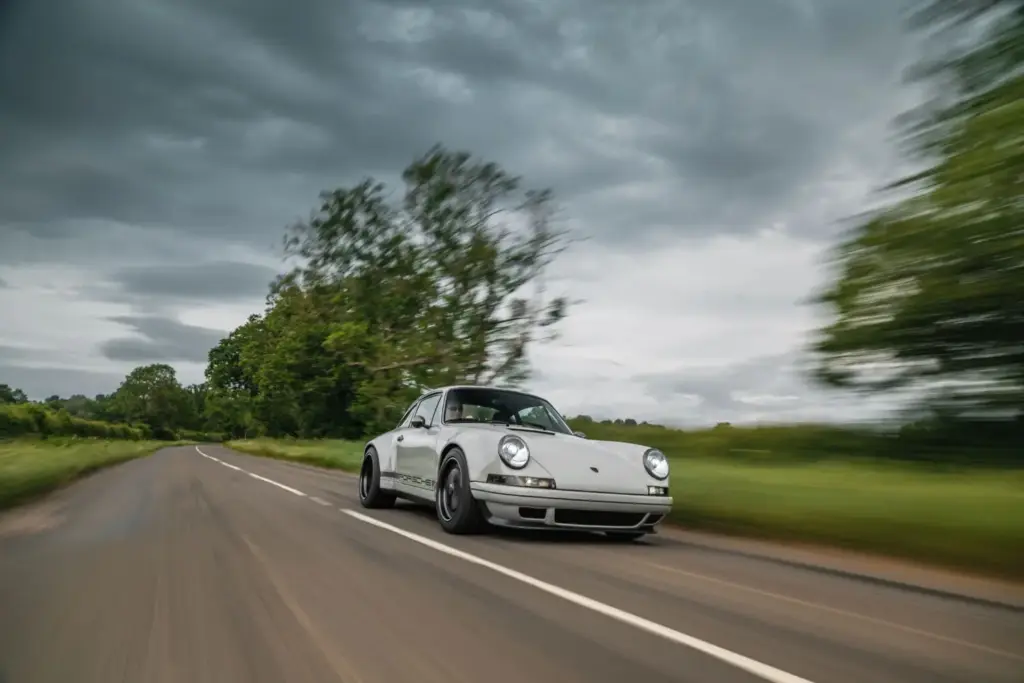 Este Porsche 911 964 supera en potencia específica al actual 911 GT3 19 Motor16 porsche 911 964 restomod theon 3 Motor16
