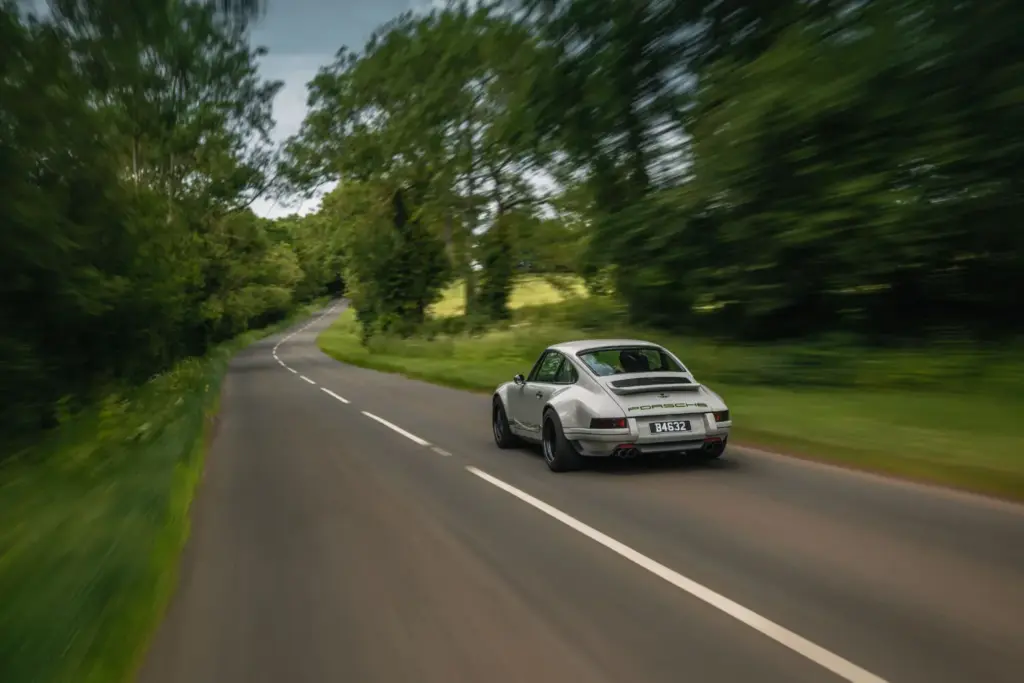 Este Porsche 911 964 supera en potencia específica al actual 911 GT3 46 Motor16 porsche 911 964 restomod theon 34 Motor16