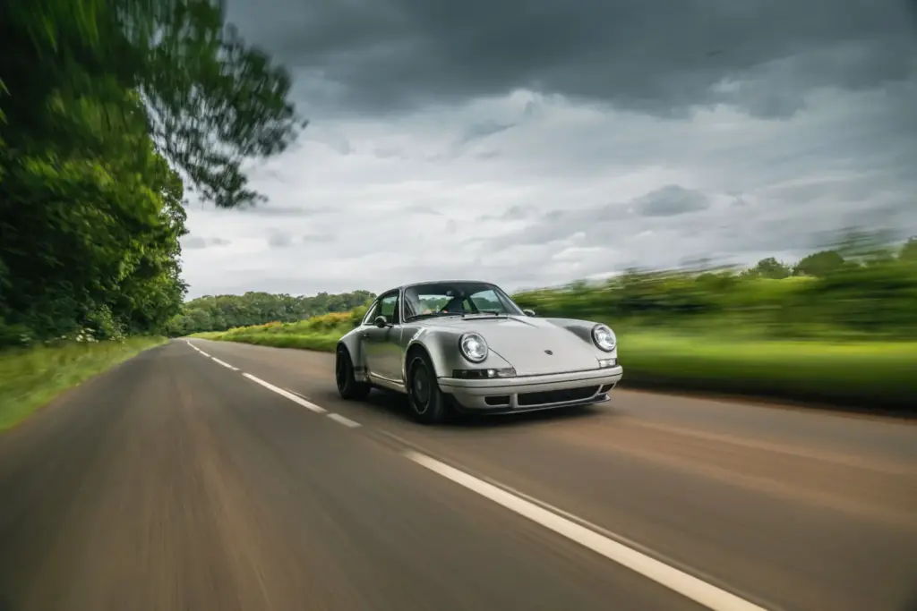 Este Porsche 911 964 supera en potencia específica al actual 911 GT3 45 Motor16 porsche 911 964 restomod theon 35 Motor16