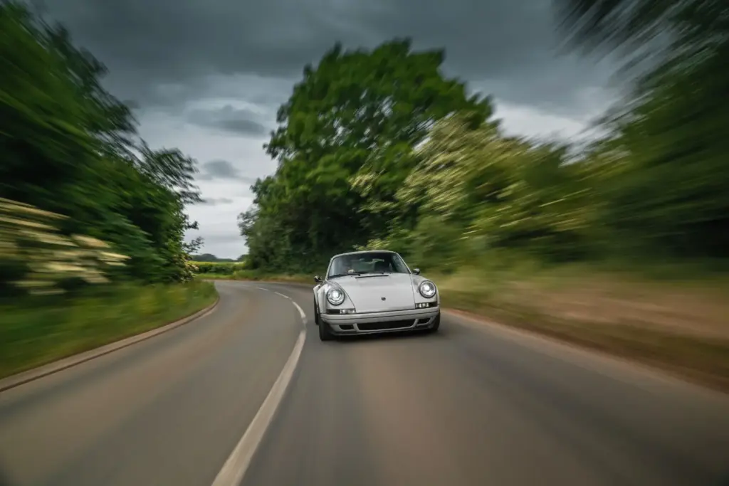 Este Porsche 911 964 supera en potencia específica al actual 911 GT3 44 Motor16 porsche 911 964 restomod theon 36 Motor16