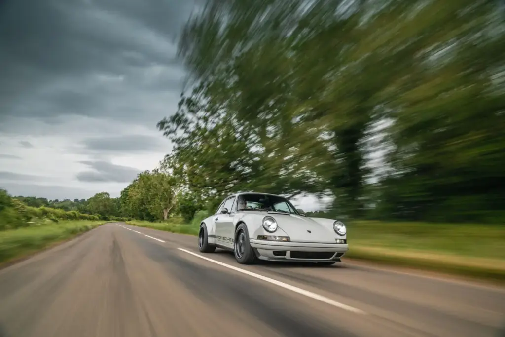 Este Porsche 911 964 supera en potencia específica al actual 911 GT3 18 Motor16 porsche 911 964 restomod theon 4 Motor16