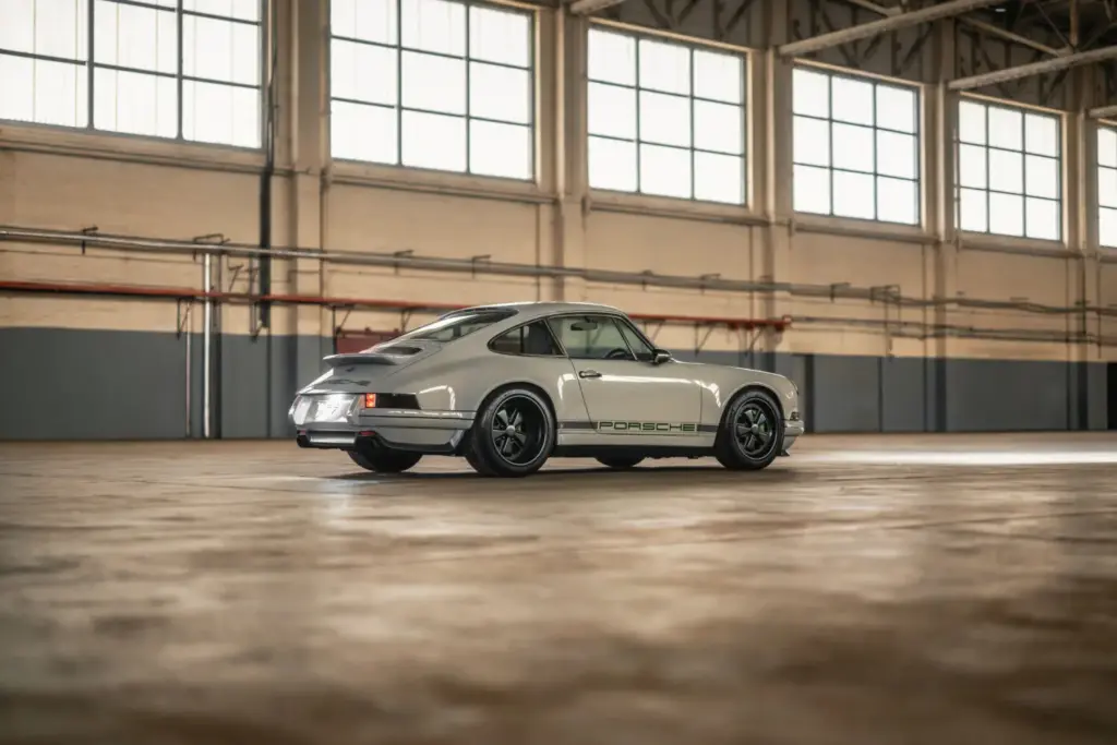 Este Porsche 911 964 supera en potencia específica al actual 911 GT3 41 Motor16 porsche 911 964 restomod theon 40 Motor16