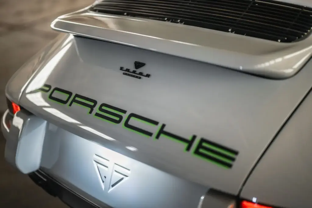 Este Porsche 911 964 supera en potencia específica al actual 911 GT3 37 Motor16 porsche 911 964 restomod theon 44 Motor16