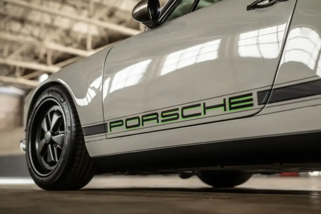 Este Porsche 911 964 supera en potencia específica al actual 911 GT3 36 Motor16 porsche 911 964 restomod theon 45 Motor16