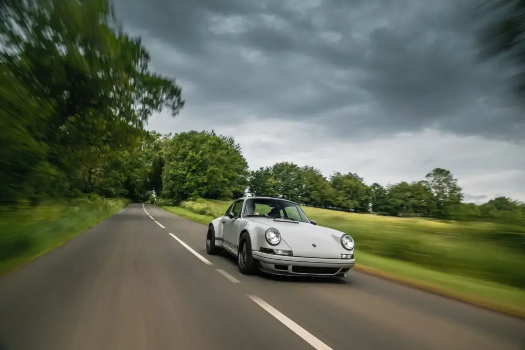 Este Porsche 911 964 supera en potencia específica al actual 911 GT3 32 Motor16 porsche 911 964 restomod theon 49 Motor16