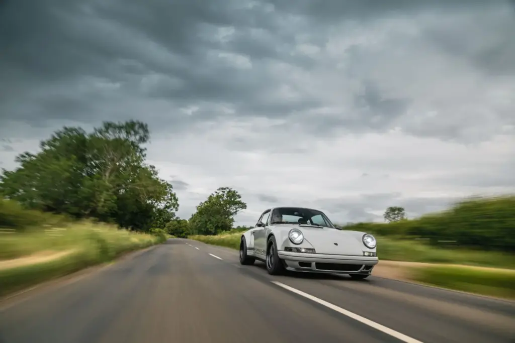 Este Porsche 911 964 supera en potencia específica al actual 911 GT3 17 Motor16 porsche 911 964 restomod theon 5 Motor16
