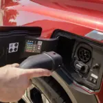 El coche eléctrico supera las 100.000 unidades al año en España, pero aún estamos lejos de Europa