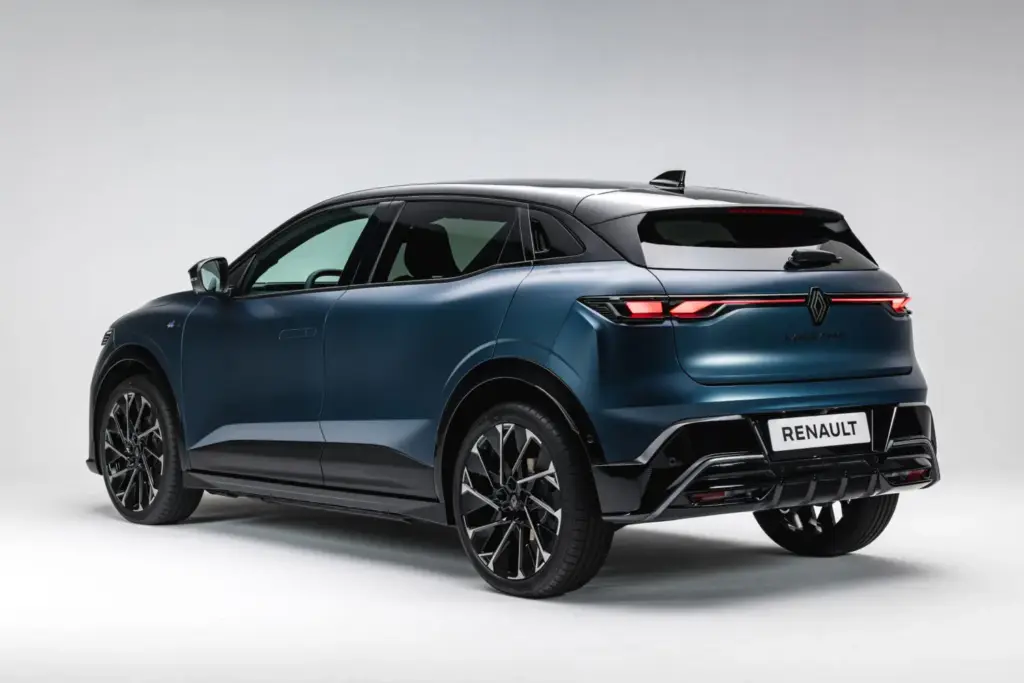 Primer contacto con el Renault Megane E-Tech: Más batería, más tecnología y un rediseño acertado