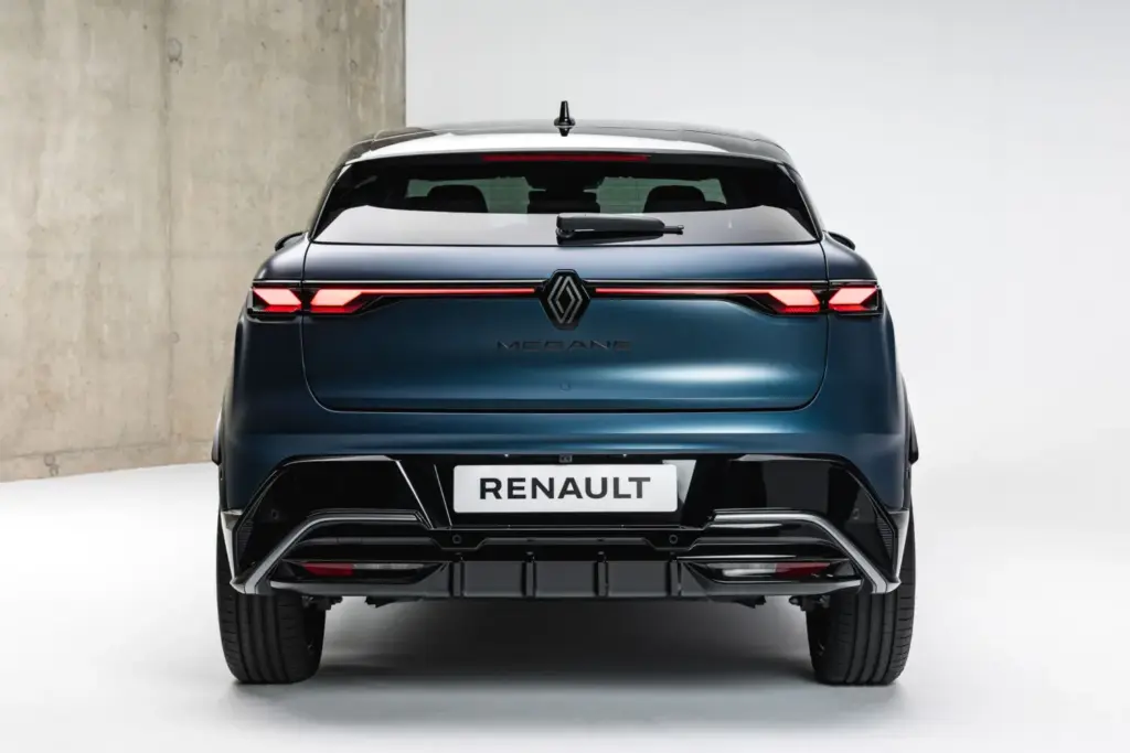 Primer contacto con el Renault Megane E-Tech: Más batería, más tecnología y un rediseño acertado