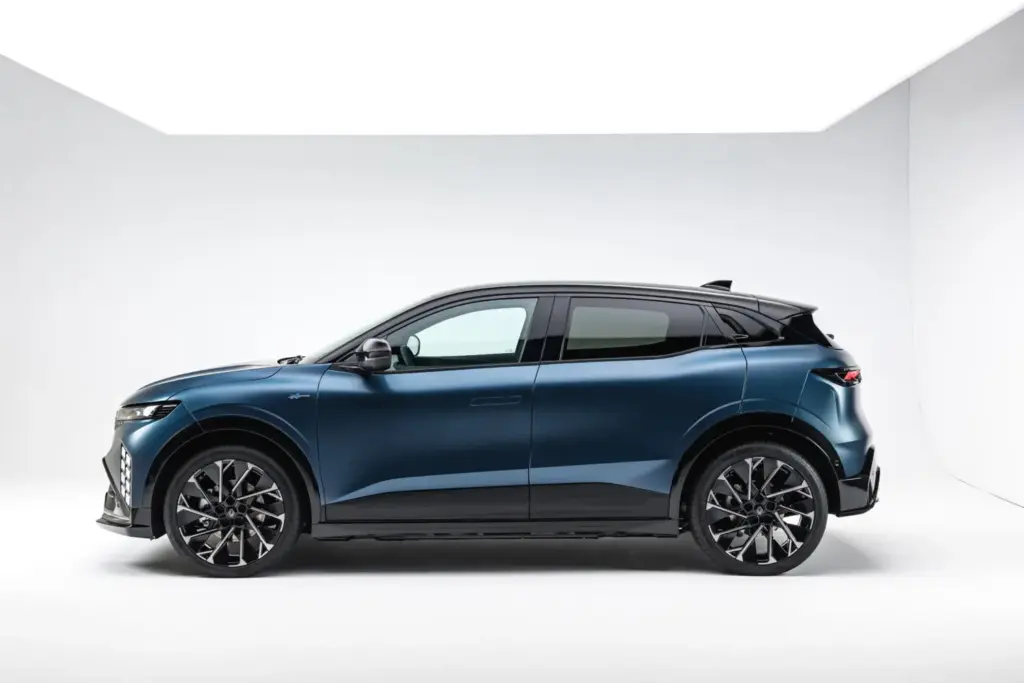 Primer contacto con el Renault Megane E-Tech: Más batería, más tecnología y un rediseño acertado