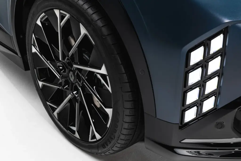 Primer contacto con el Renault Megane E-Tech: Más batería, más tecnología y un rediseño acertado