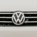 Evita una factura de 2.000 euros por el robo del emblema de Volkswagen