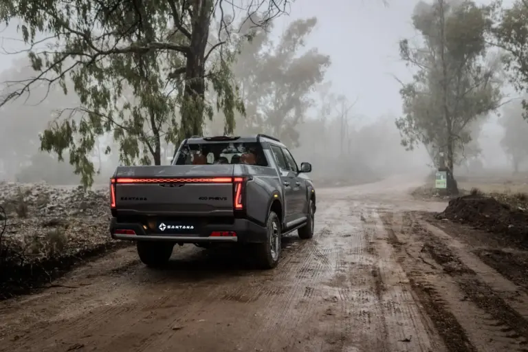 El Santana 400 PHEV ofrece el mismo par motor que un Porsche 911 Turbo S