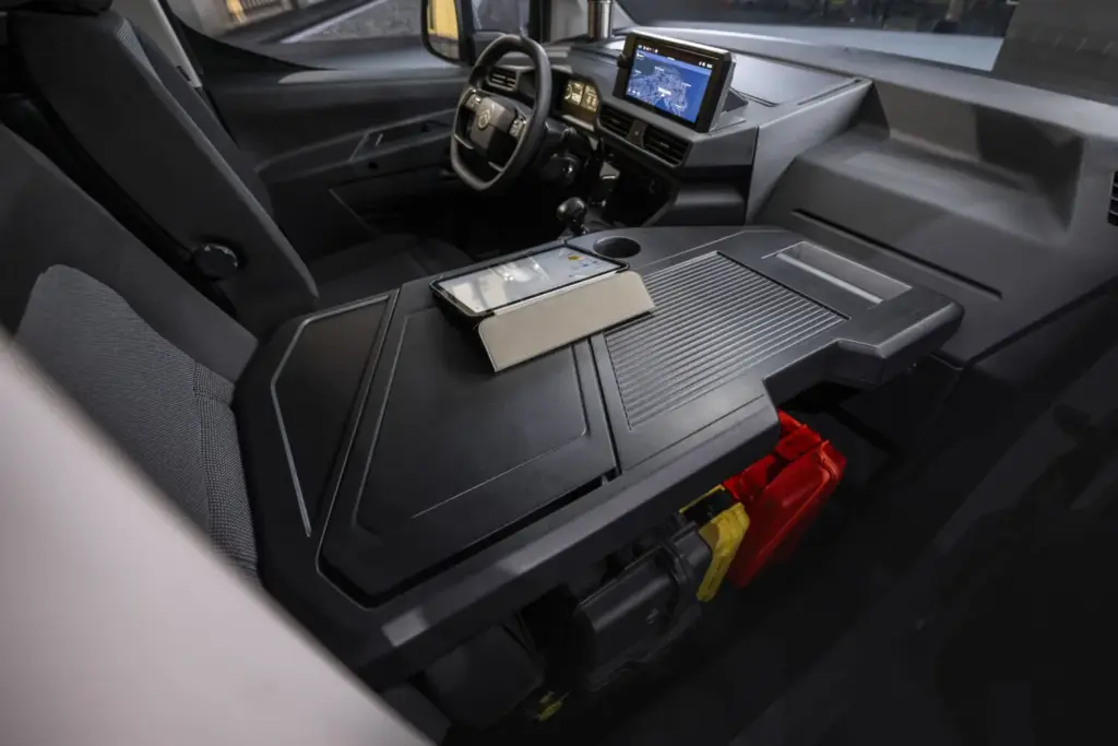Stellantis Pro One lanza la Smart Compact Van, una nueva generación de furgonetas compactas pensada para los profesionales 2 Motor16 scv pro one int7 9p3uOc Motor16
