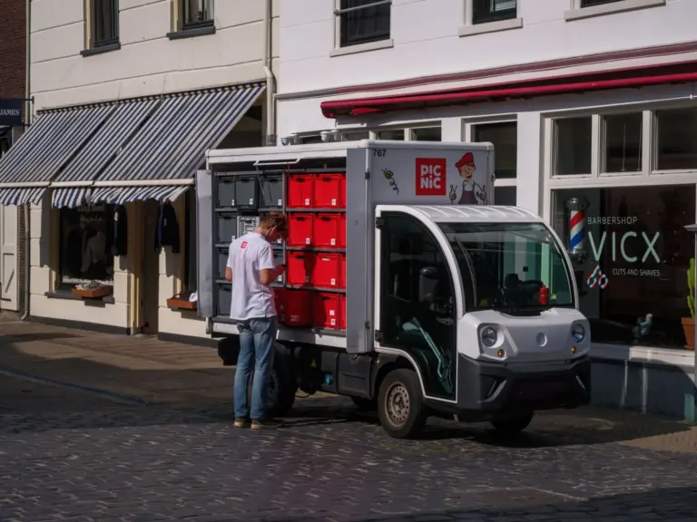 Silence comercial eléctrico: Acciona negocia con Geely y Chery para lanzar nuevos microvehículos de reparto urbano