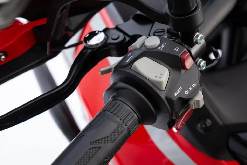srt 450rx detalles 25 Motor16