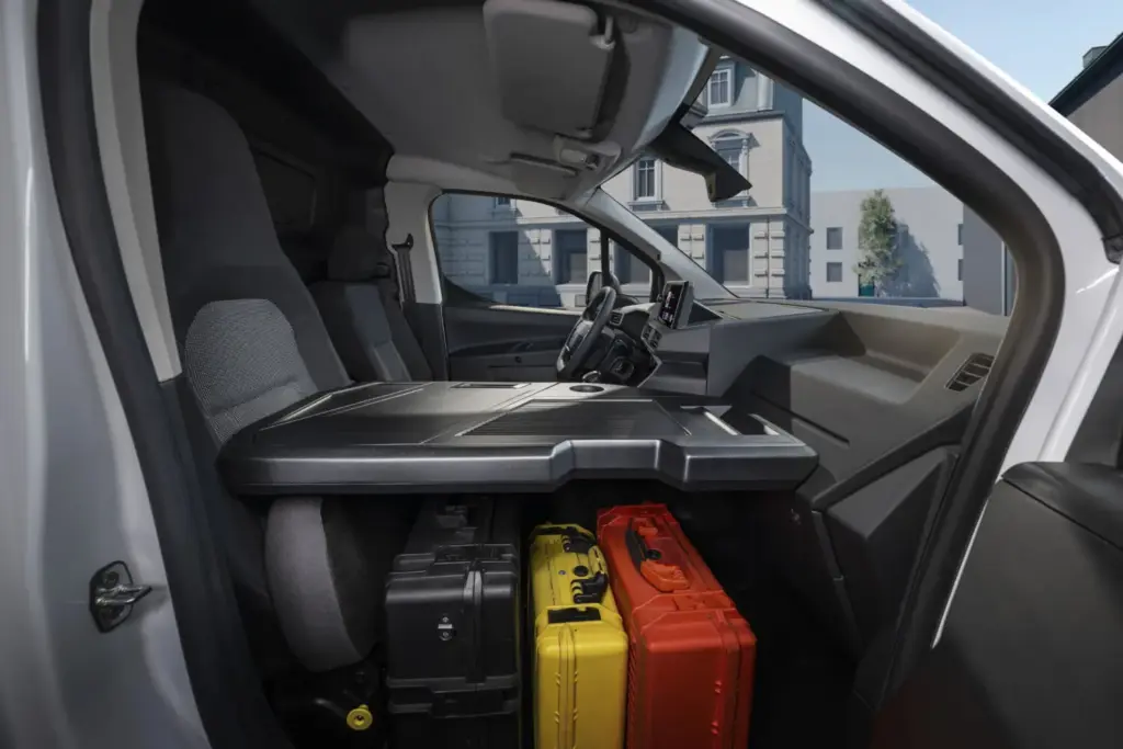 Stellantis Pro One lanza la Smart Compact Van, una nueva generación de furgonetas compactas pensada para los profesionales 23 Motor16 stellantis pro one scv smart compact van 2026 n3NpwG Motor16