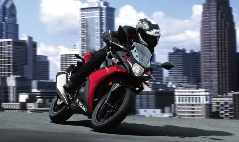 Suzuki GSX250R 2027 regresa a Europa: 29 CV, VVT y winglets para el carnet A2