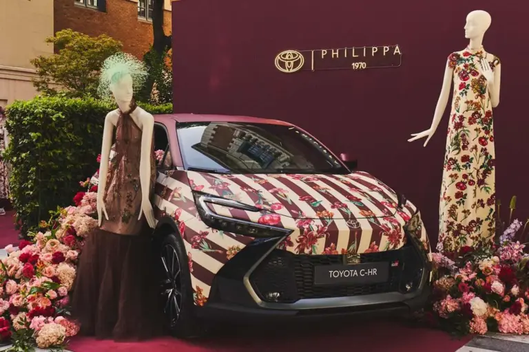 Toyota C-HR x Philippa 1970: el coche más ‘chic’ del año nace de la moda y el lujo artesanal