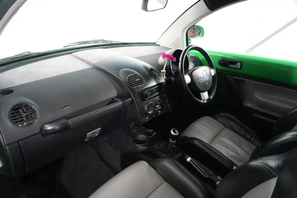 Este Volkswagen New Beetle pickup acaba de subastarse a un precio de risa en Reino Unido 17 Motor16 Este Volkswagen New Beetle pickup acaba de subastarse a un precio de risa en Reino Unido