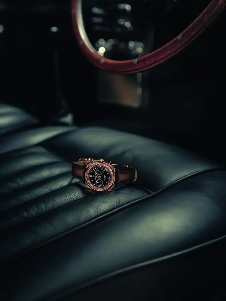 Breitling y Aston Martin reviven el mito de James Bond con un reloj que tiene el ADN del DB5 6 Motor16 04 Breitling Top Time B01 Chronograph 41 Tribute to Aston Martin DB5 Motor16