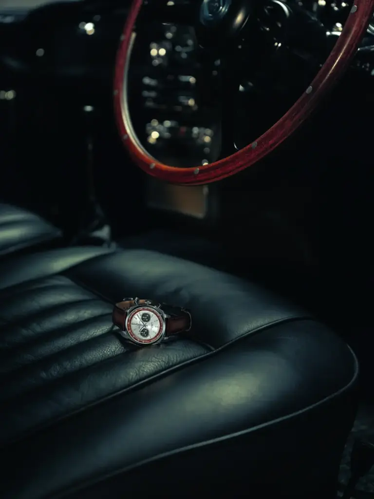 Breitling y Aston Martin reviven el mito de James Bond con un reloj que tiene el ADN del DB5 9 Motor16 08 Breitling Top Time B01 Chronograph 41 Tribute to Aston Martin DB5 Motor16
