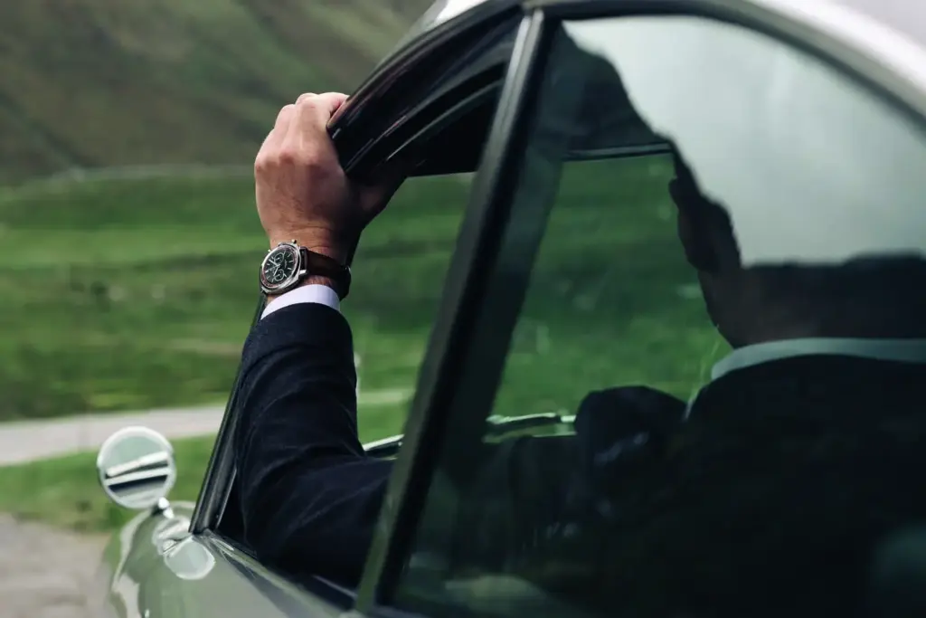 Breitling y Aston Martin reviven el mito de James Bond con un reloj que tiene el ADN del DB5 10 Motor16 09 Breitling Top Time B01 Chronograph 41 Tribute to Aston Martin DB5 Motor16